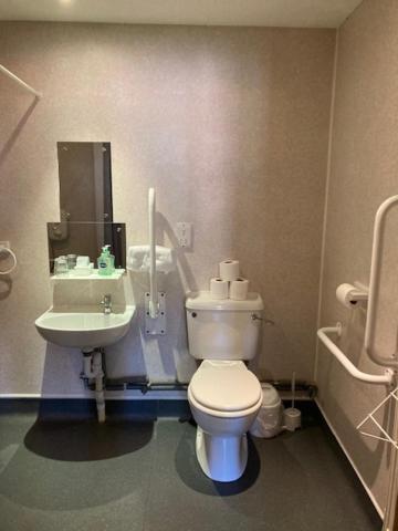 The George Inn & Millingbrook Lodge Ltd Lydney Esterno foto