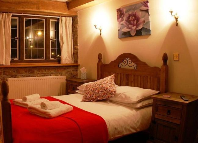 The George Inn & Millingbrook Lodge Ltd Lydney Esterno foto
