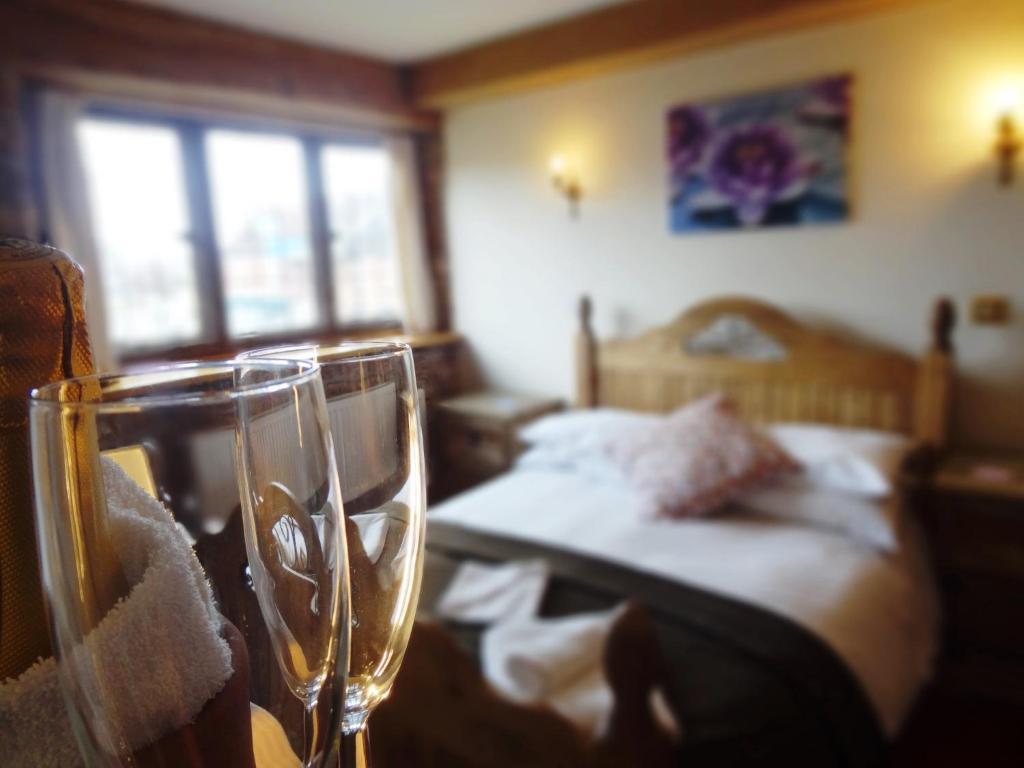 The George Inn & Millingbrook Lodge Ltd Lydney Esterno foto